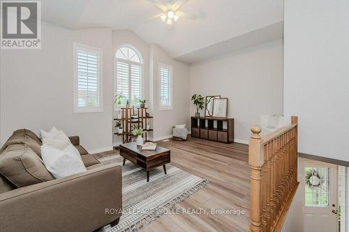 227 Dearborn Blvd, Waterloo, ON - Indoor Photo Showing Living Room