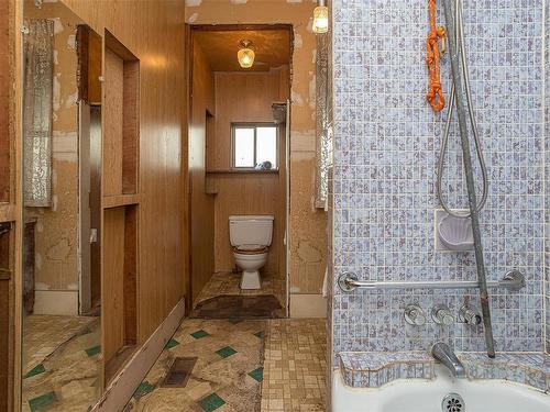 1379 Vista Hts, Victoria, BC - Indoor Photo Showing Bathroom