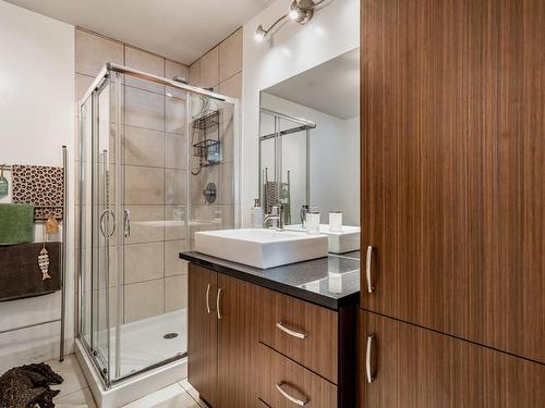 Salle de bains - 45 Av. Du Parc, Laval (Laval-Des-Rapides), QC - Indoor Photo Showing Bathroom