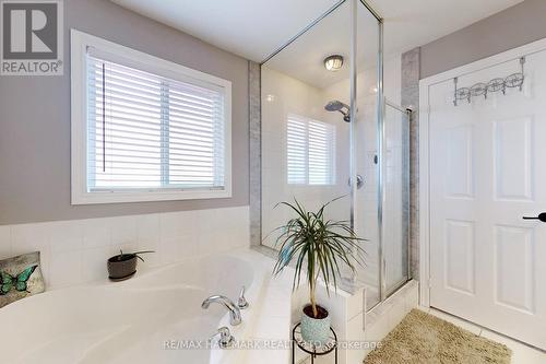 136 Redfern Cres, Clarington, ON - Indoor Photo Showing Bathroom