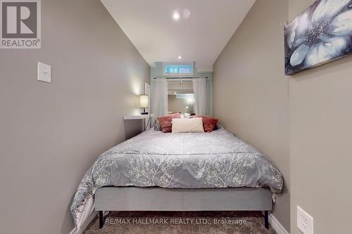 136 Redfern Cres, Clarington, ON - Indoor Photo Showing Bedroom