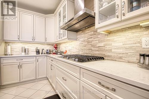 111 Locker Pl, Milton, ON - Indoor Photo Showing Kitchen With Upgraded Kitchen