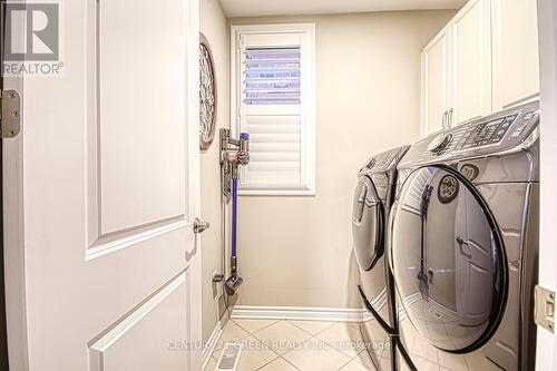 111 Locker Pl, Milton, ON - Indoor Photo Showing Laundry Room