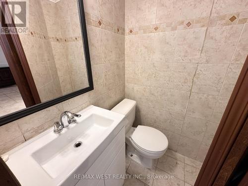 482 Laurentian Avenue W, Mississauga, ON - Indoor Photo Showing Bathroom