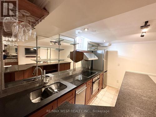 482 Laurentian Avenue W, Mississauga, ON - Indoor Photo Showing Kitchen With Double Sink