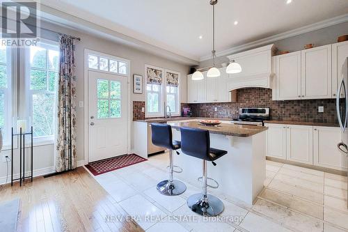 16 Brock Street, Niagara-On-The-Lake, ON - Indoor Photo Showing Kitchen With Upgraded Kitchen