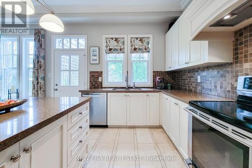 16 Brock Street, Niagara-On-The-Lake, ON - Indoor Photo Showing Kitchen With Double Sink