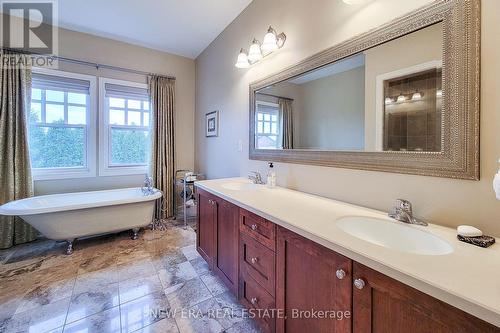 16 Brock Street, Niagara-On-The-Lake, ON - Indoor Photo Showing Bathroom