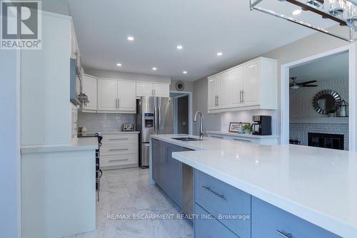 61 Carnegie Pl, Hamilton, ON - Indoor Photo Showing Kitchen With Upgraded Kitchen