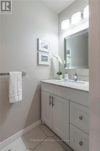 61 Carnegie Pl, Hamilton, ON - Indoor Photo Showing Bathroom