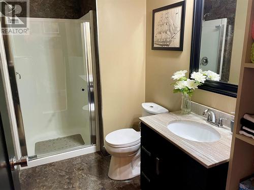 230 White Pine Crescent, Sicamous, BC - Indoor Photo Showing Bathroom