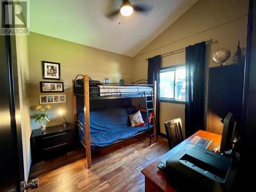 230 White Pine Crescent, Sicamous, BC - Indoor Photo Showing Bedroom