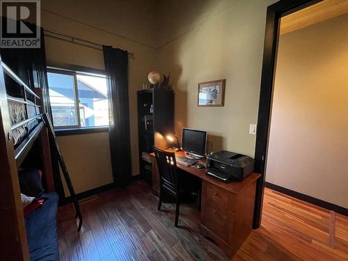 230 White Pine Crescent, Sicamous, BC - Indoor Photo Showing Bedroom