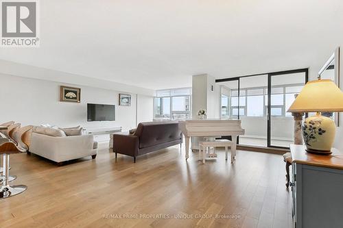#1704 -3303 Don Mills Rd, Toronto, ON - Indoor Photo Showing Living Room