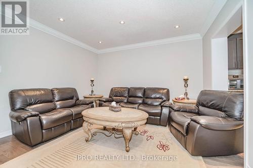 22 Spofford Drive, Whitchurch-Stouffville, ON - Indoor Photo Showing Living Room