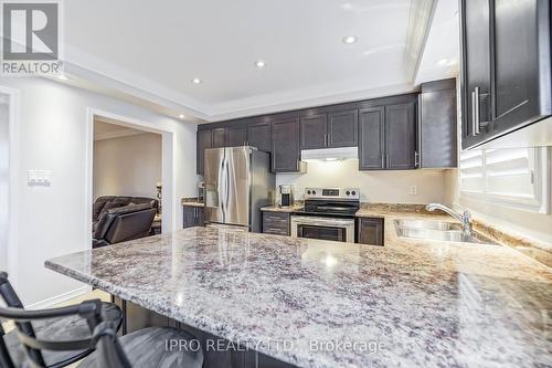 22 Spofford Drive, Whitchurch-Stouffville, ON - Indoor Photo Showing Kitchen With Stainless Steel Kitchen With Double Sink With Upgraded Kitchen