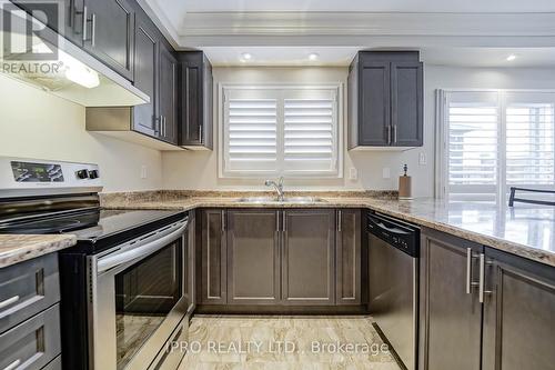22 Spofford Drive, Whitchurch-Stouffville, ON - Indoor Photo Showing Kitchen With Stainless Steel Kitchen