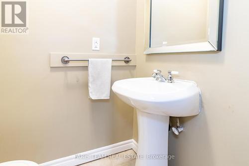 3843 East Street, Innisfil, ON - Indoor Photo Showing Bathroom