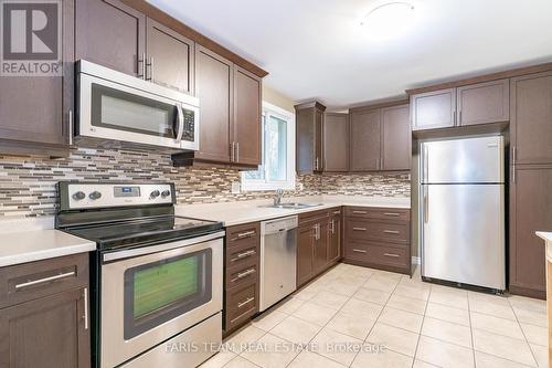 3843 East St, Innisfil, ON - Indoor Photo Showing Kitchen With Double Sink With Upgraded Kitchen