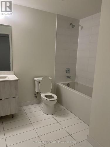 #222 -2 David Eyer Rd, Richmond Hill, ON - Indoor Photo Showing Bathroom
