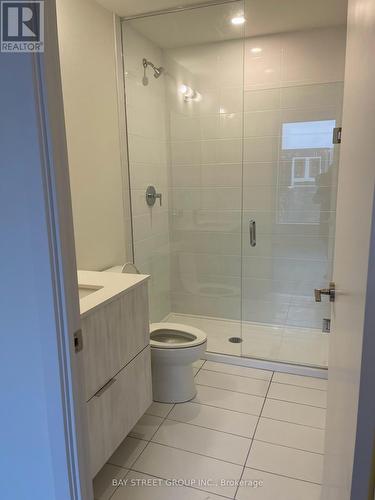 222 - 2 David Eyer Road, Richmond Hill, ON - Indoor Photo Showing Bathroom