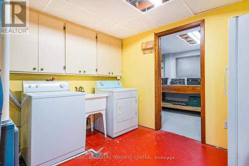 381 Zoo Park Road S, Wasaga Beach, ON - Indoor Photo Showing Laundry Room