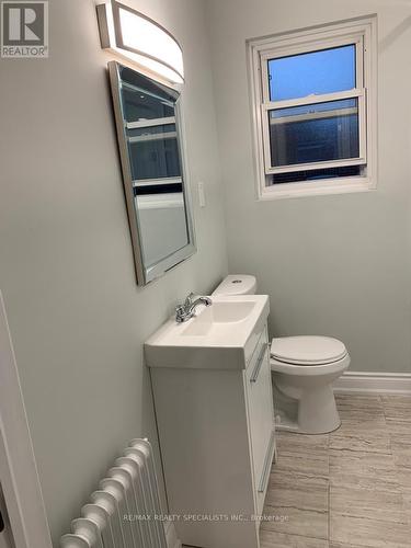 7 Woodlawn Avenue, Mississauga, ON - Indoor Photo Showing Bathroom