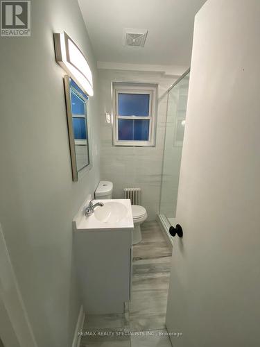 7 Woodlawn Avenue, Mississauga, ON - Indoor Photo Showing Bathroom