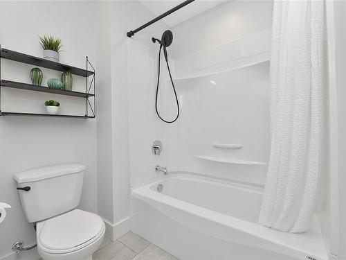 113-2117 Charters Rd, Sooke, BC - Indoor Photo Showing Bathroom