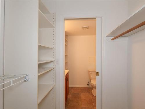 1B-690 Colwyn St, Campbell River, BC - Indoor With Storage