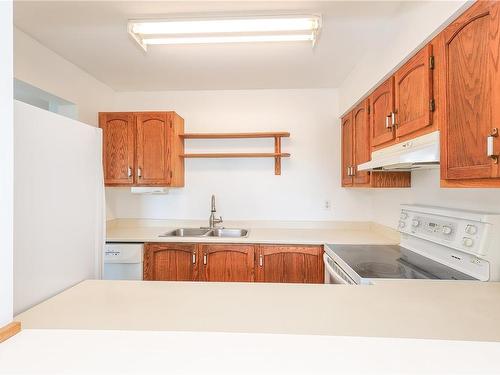 1B-690 Colwyn St, Campbell River, BC - Indoor Photo Showing Kitchen With Double Sink