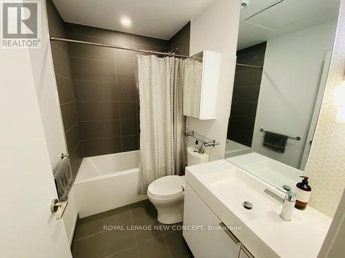 901 - 33 Helendale Avenue, Toronto, ON - Indoor Photo Showing Bathroom