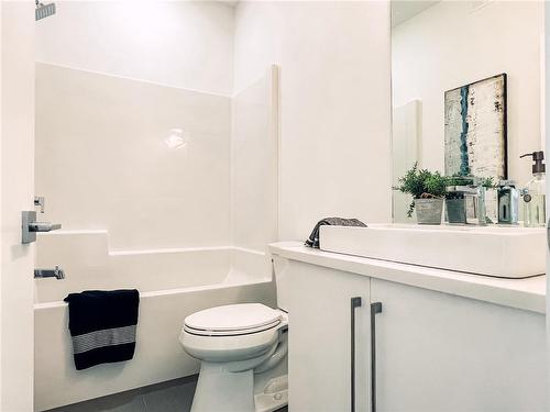 12 Clerihew Crescent, Oak Bluff, MB - Indoor Photo Showing Bathroom