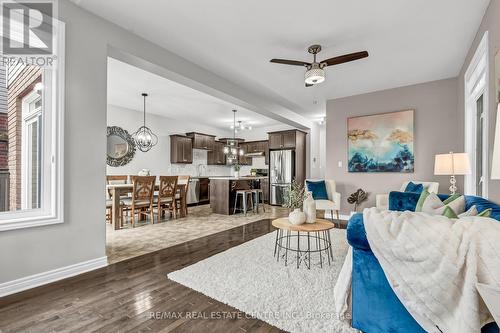 8516 Milomir Street, Niagara Falls, ON - Indoor Photo Showing Living Room