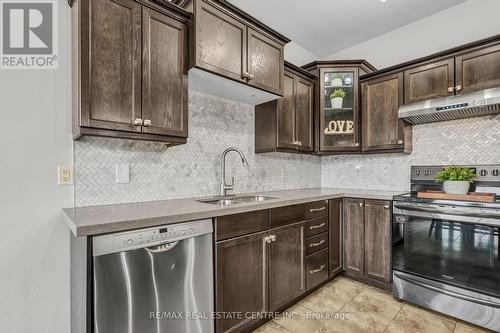8516 Milomir Street, Niagara Falls, ON - Indoor Photo Showing Kitchen With Double Sink