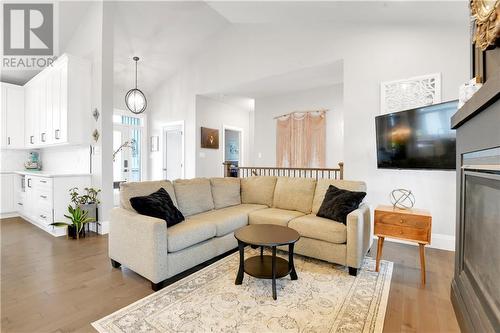 48 Dale Street, Ingleside, ON - Indoor Photo Showing Living Room
