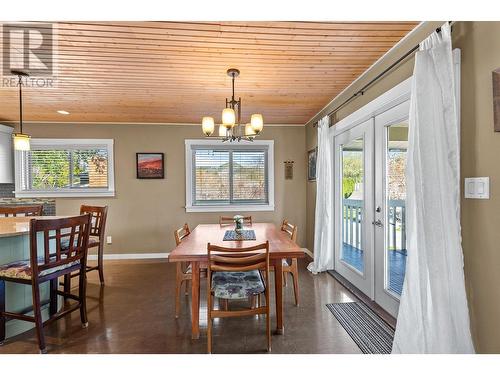 1520 Highland Drive N, Kelowna, BC - Indoor Photo Showing Dining Room