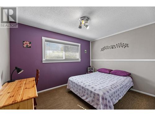 1520 Highland Drive N, Kelowna, BC - Indoor Photo Showing Bedroom