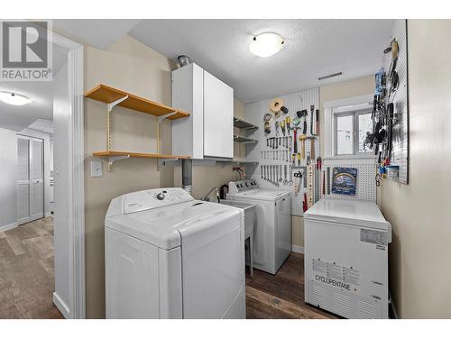 1520 Highland Drive N, Kelowna, BC - Indoor Photo Showing Laundry Room