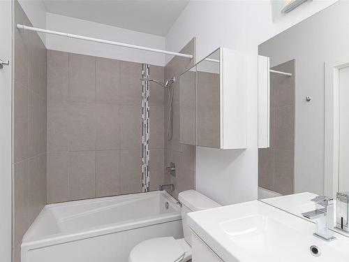 402-2871 Jacklin Rd, Langford, BC - Indoor Photo Showing Bathroom