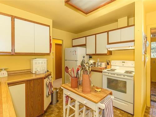 3711 Keel Cres, Pender Island, BC - Indoor Photo Showing Kitchen