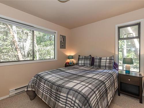 3711 Keel Cres, Pender Island, BC - Indoor Photo Showing Bedroom