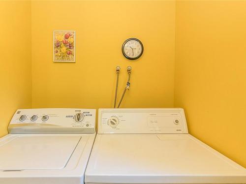 3711 Keel Cres, Pender Island, BC - Indoor Photo Showing Laundry Room