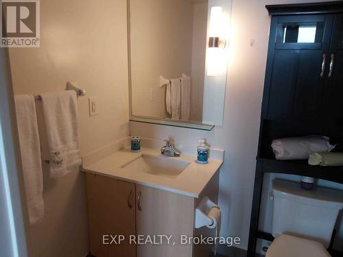 1022 - 320 Richmond Street E, Toronto, ON - Indoor Photo Showing Bathroom