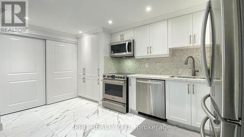 #707 -1320 Mississauga Valley Blvd W, Mississauga, ON - Indoor Photo Showing Kitchen With Upgraded Kitchen