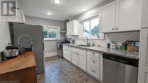 180 5Th Street E, Owen Sound, ON - Indoor Photo Showing Kitchen With Double Sink