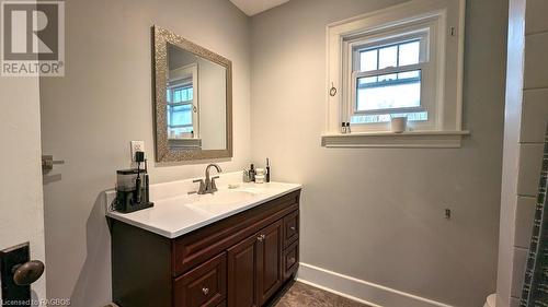 180 5Th Street E, Owen Sound, ON - Indoor Photo Showing Bathroom