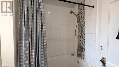 180 5Th Street E, Owen Sound, ON - Indoor Photo Showing Bathroom