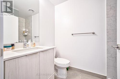 #1106 -32 Forest Manor Rd, Toronto, ON - Indoor Photo Showing Bathroom