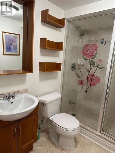 1 - 420 Kenneth Avenue, Toronto, ON - Indoor Photo Showing Bathroom